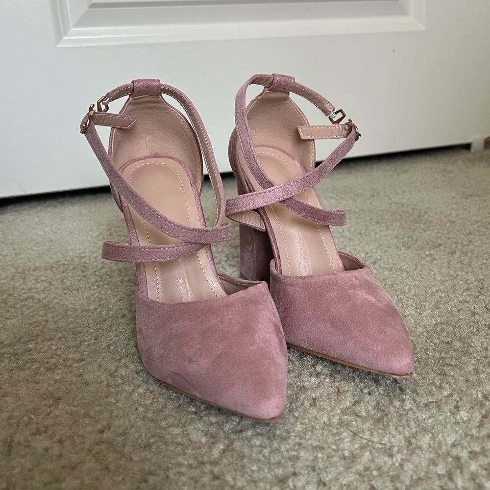 Size 6 SHEIN Suede Point Toe Ankle Strap Chunky Heeled Pumps in Rose Pink